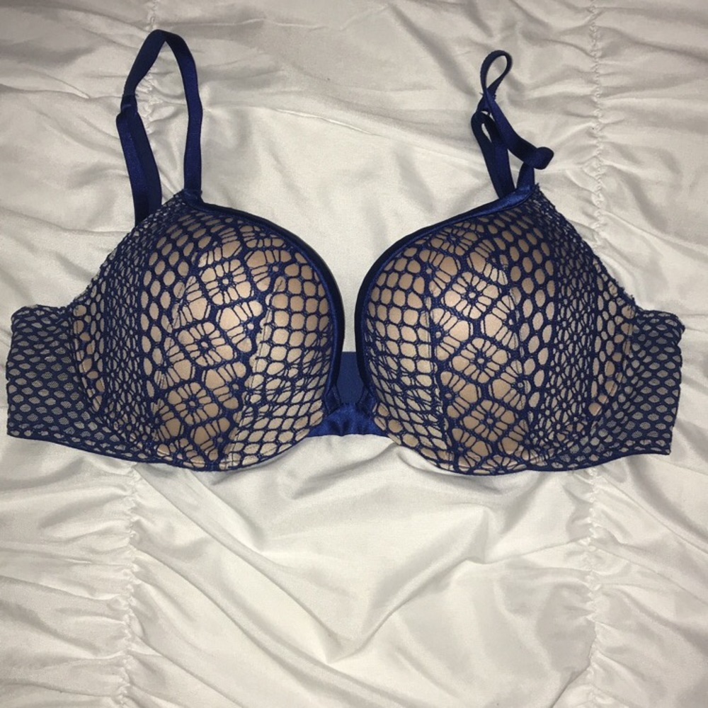 Victoria’s Secret Very Sexy push up bra. 36 B.